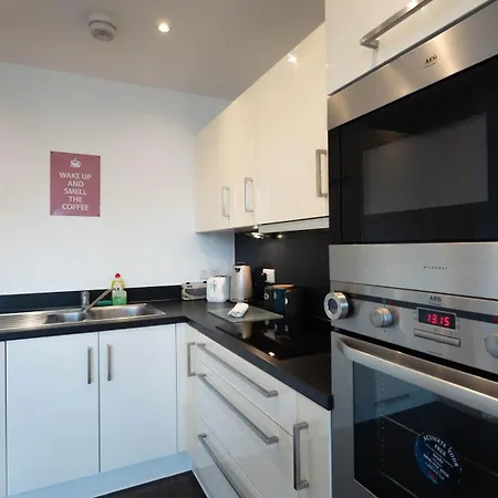 Two Bedroom Flat With Parking In Deanery Road *