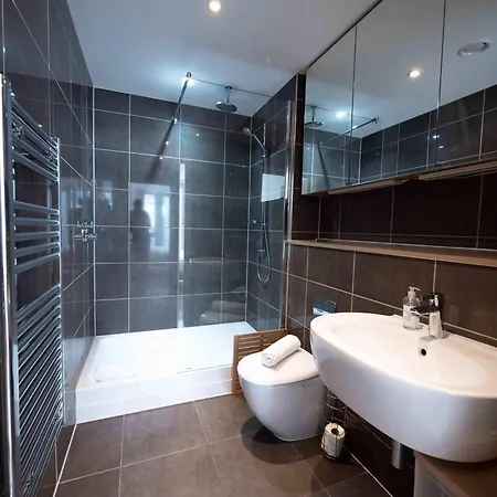 Two Bedroom Flat With Parking In Deanery Road